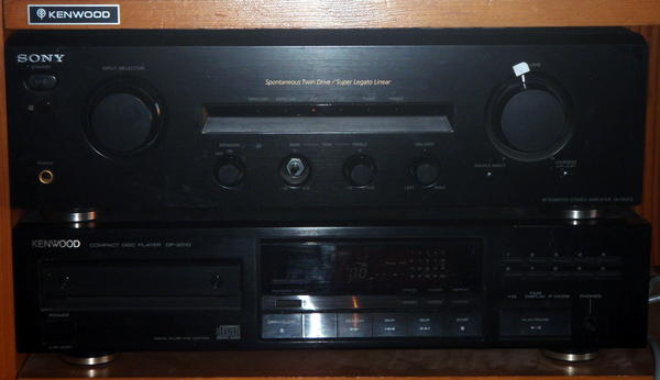 Kenwood DP-2010 cd player & Sony TA FE-370 amplifier Amplificateur Sony TA FE-370 et lecteur CD Kenwood DP-2010