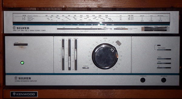 "Silver" amplifier & "Silver" 3-band tuner Amplificateur et tuner 3 bandes Silver