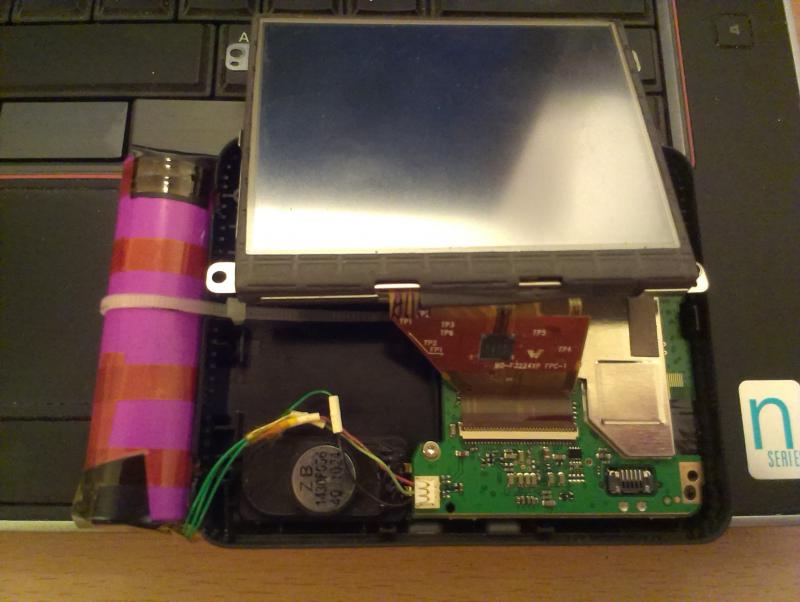 ziptied battery Batterie attachée