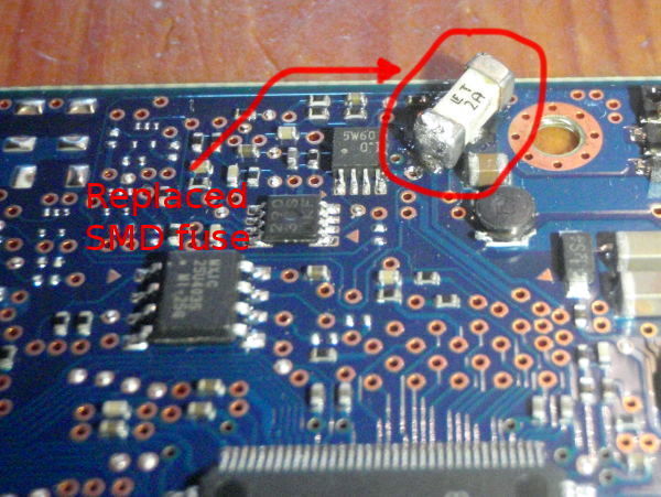Hitachi 7K3000 fuse replacement Hitachi Deskstar 7K3000 réparation
