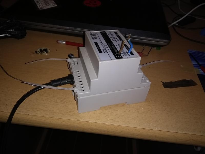 cheap 12V transformer DIN enclosure Transformateur 12V dans un boitier DIN