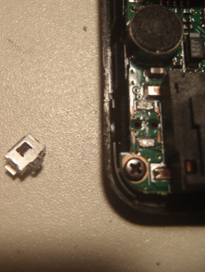 Sandisk Sansa Clip plus broken switch solder joints Sandisk Sansa Clip plus : soudures abimées