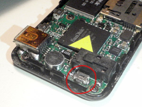 Sandisk Sansa Clip plus repaired switch solder joints Sandisk Sansa Clip plus : soudures réparées
