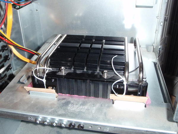 Xilence Icebox with broken mounts Xilence Icebox : supports cassés