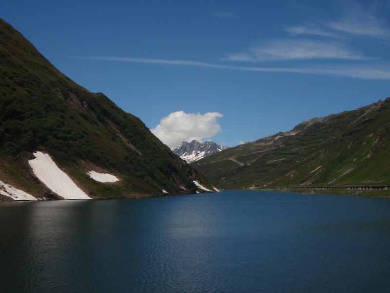 Oberalpsee: flows into the Reuss, the Aare and the Rhine
