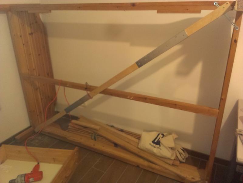 I tested the frame by throwing a crate of beers (~20kg) on top of it, it really makes a difference with a stiffer frame that doesn’t squeek