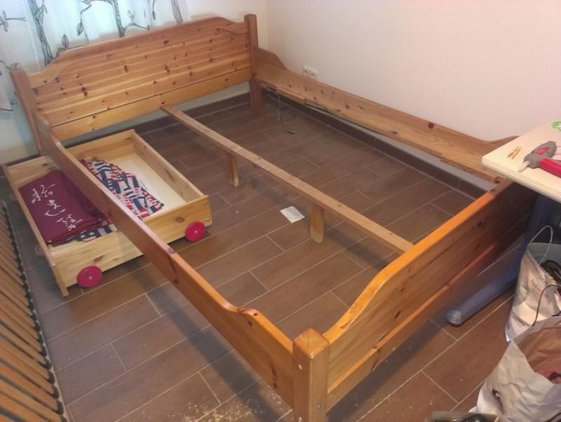 Let’s get rid of the mattress and its frame to make sure it’s all straight