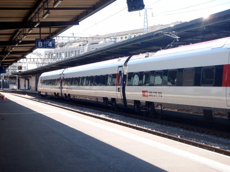 InterCity-Neigezug: Tilting train, suitable for 200km/h (insanely fast for Switzerland), in Geneva