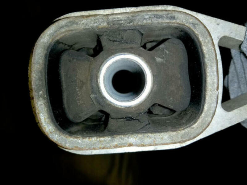 2020-02 lower engine mount (cracked)