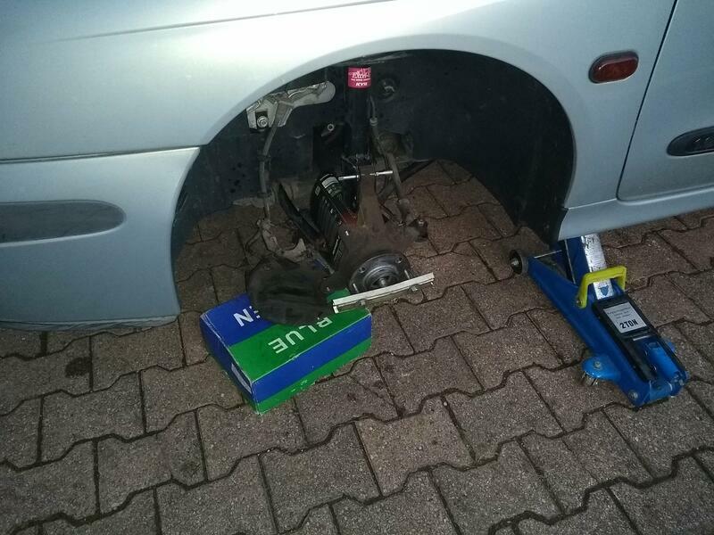 2020-12 failed to change a leaky gearbox seal: Left driveshaft seized to the hub, broken extractor, sucessful attempt in 2021-06