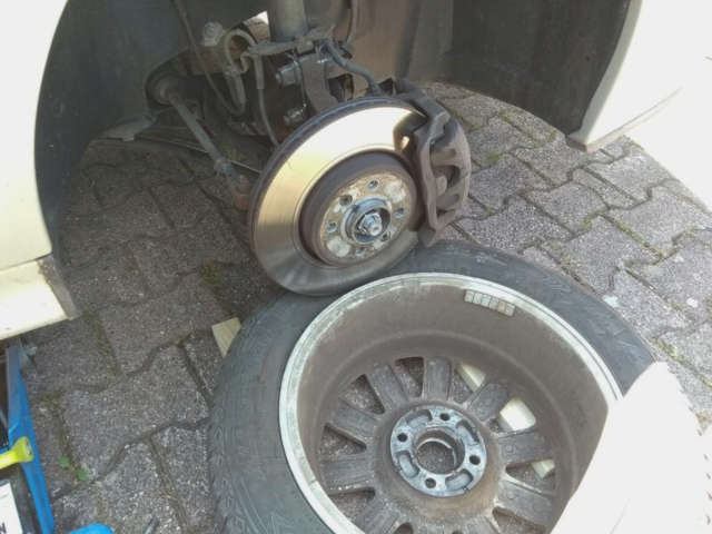 2021-06 new summer front tires (Hankook K125): Great handling, good fuel economy, quieter driving Using brake disc to unset the tire beads against the rim (redneck’s hydraulic press)
