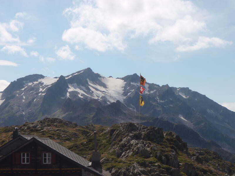 Sustenpass (tunnel routier à 2’224m, col à 2’304m)