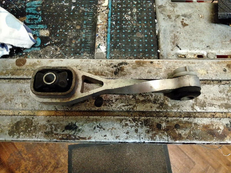 Original engine mount. Rubber is torn-down Replacement parts aren’t durable, rally/race parts are too stiff for road use, let’s find a solution WARNING: do not use on critical suspension parts.