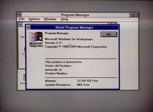 Windows 3.11 running on a Compaq Deskpro 386s Windows 3.11 fonctionnant sur un Compaq Deskpro 386s