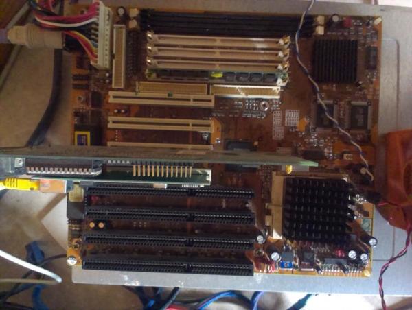Carte-mère PC-Chips M560, Pentium MMX et divers modules SIMM